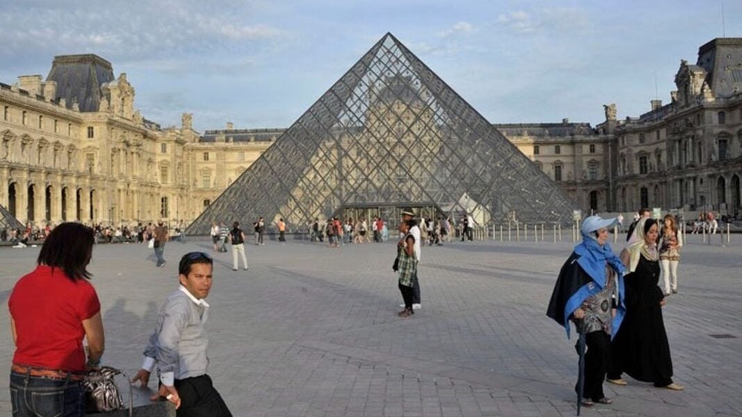 LOUVRE