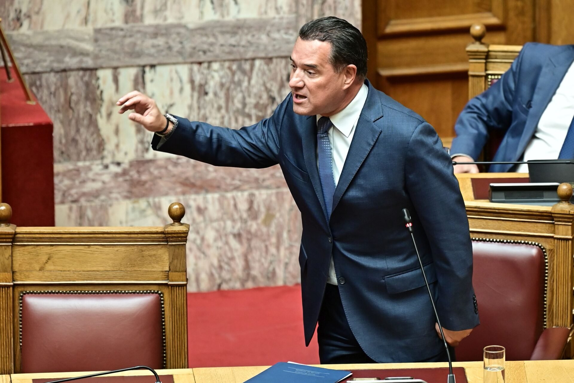 Όταν το ΕΣΥ καταρρέει: Νέοι άνθρωποι χάνονται στο βωμό της «αμέλειας» κι ο Άδωνις σιωπά