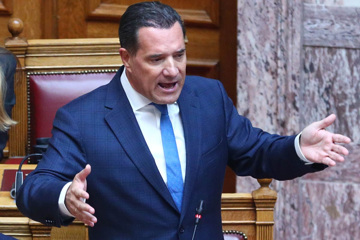 Πώς ο Γεωργιάδης έφτασε να διαφημίζει υπηρεσίες και προϊόντα ιδιωτικών εταιριών στον χώρο της ομορφιάς!