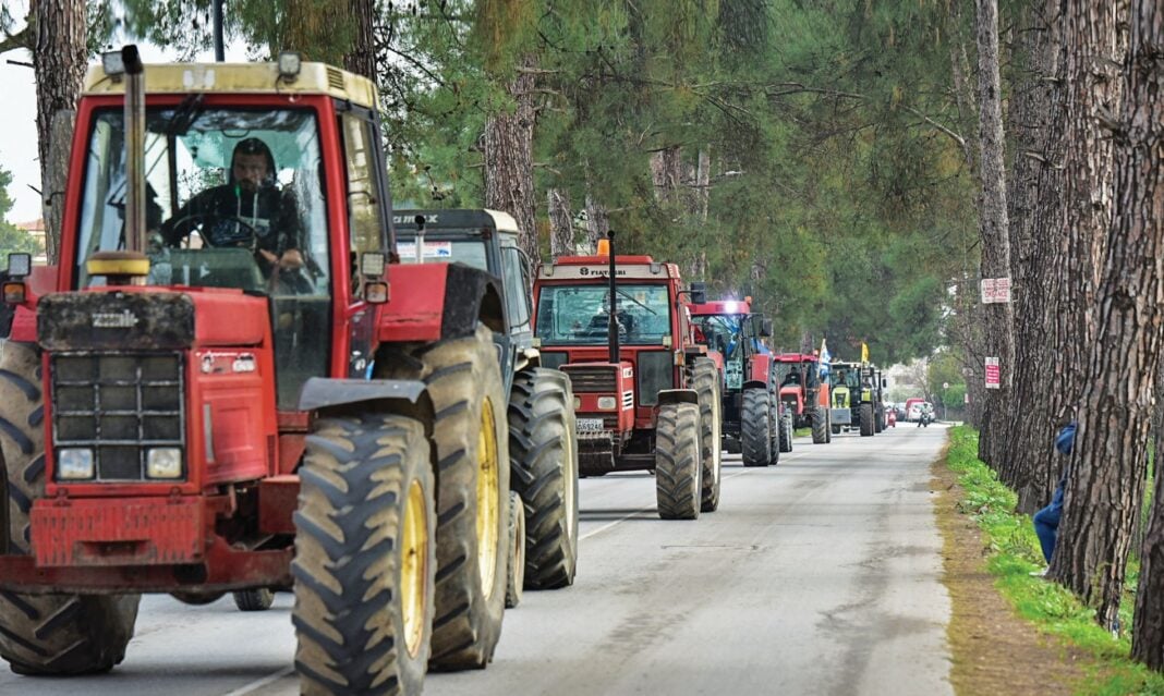 ΔΙΑΜΑΡΤΥΡΙΑ ΑΓΡΟΤΩΝ ΣΤΑ ΓΡΑΦΕΙΑ ΤΗΣ ΠΕΡΙΦΕΡΕΙΑΣ ΘΕΣΣΑΛΙΑΣ (EUROKINISSI)