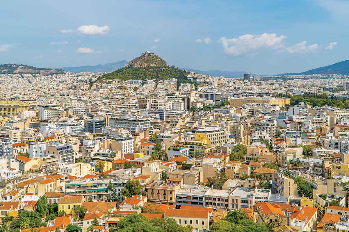 Διπλωματία, σύνταξη 400€ και η Bentley της επετείου