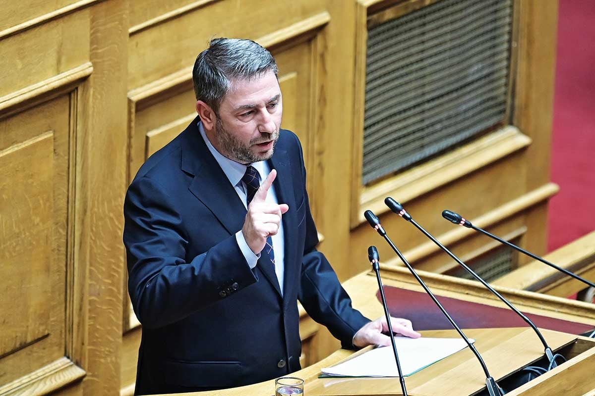 Στο ΠΑΣΟΚ τρέχουν, αλλά δεν… φτάνουν