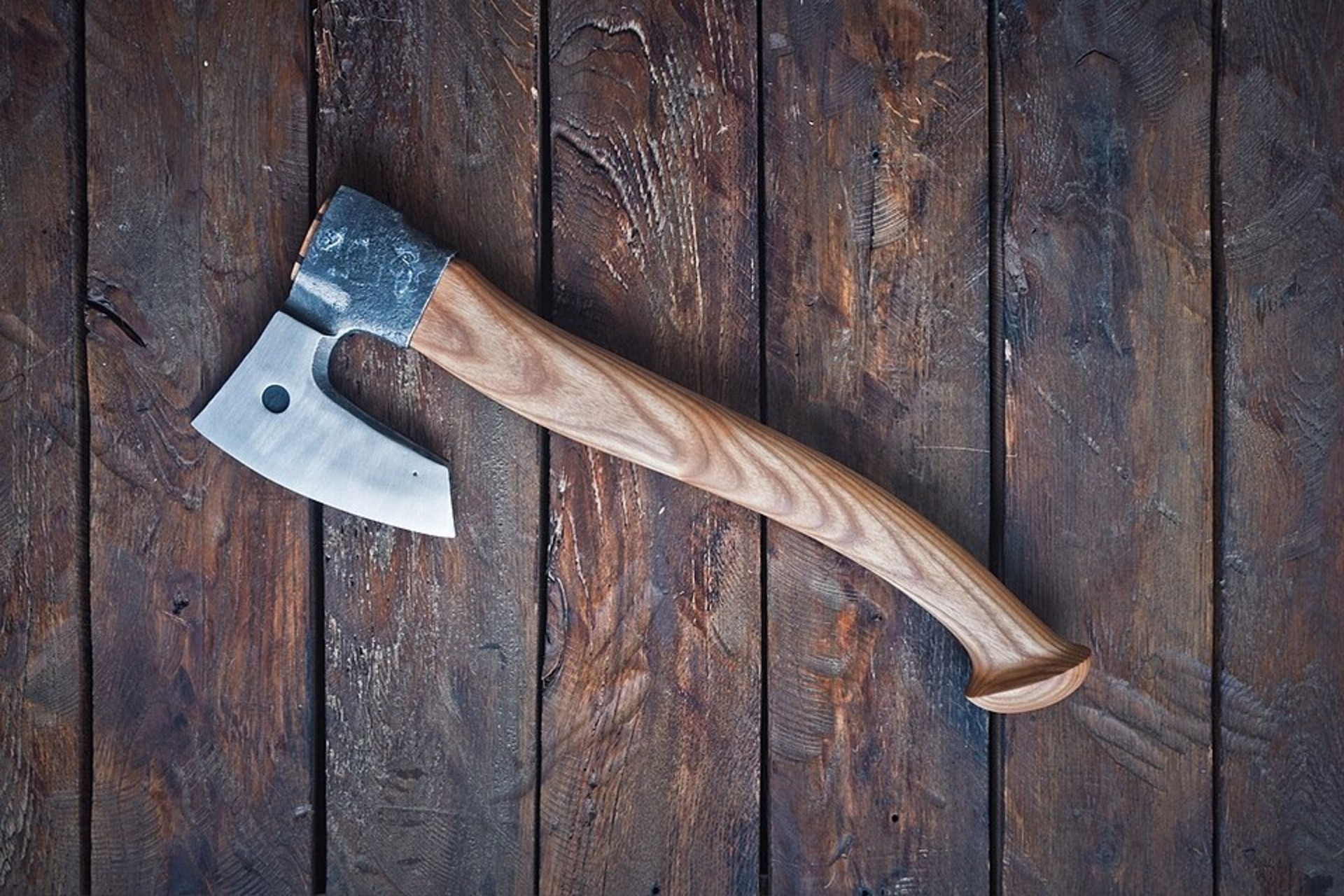 Ασύλληπτο περιστατικό στη Λάρισα: Άνδρας κυνηγούσε γυναίκα με τσεκούρι!