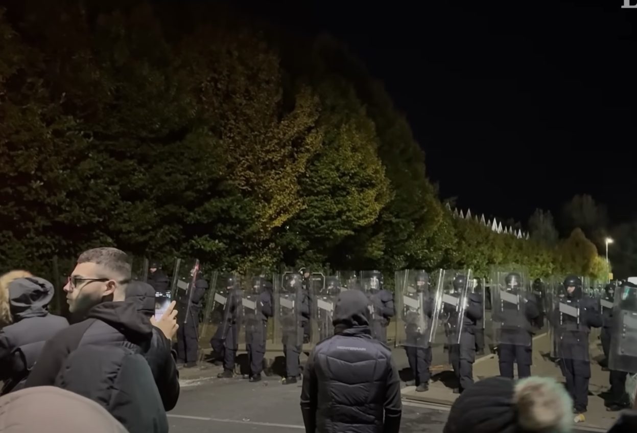 Ιρλανδία: Συγκρούσεις νέων με την Αστυνομία έξω από ξενοδοχείο που φιλοξενεί μετανάστες