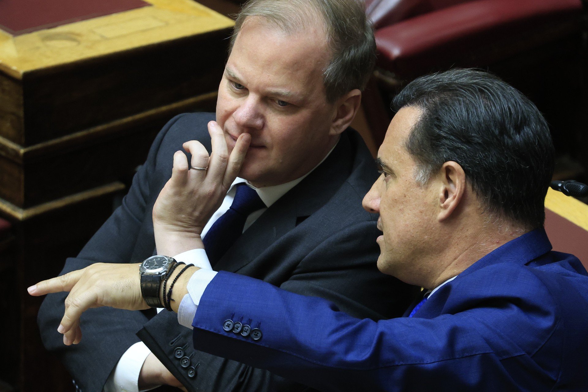 Mια ωραία ατμόσφαιρα στη ΝΔ – Επίθεση Άδωνι σε Δένδια: “Μόνο αν είμαι σε ΜΕΘ και σε κώμα δεν θα μιλήσω σε δικιά μου τροπολογία”