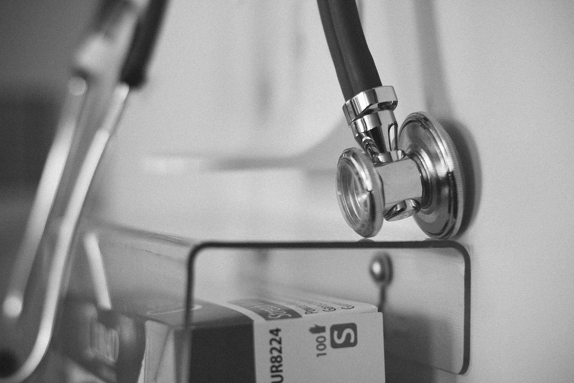 Σκηνές φρίκης σε ψυχιατρική κλινική: Στο εδώλιο ιδιοκτήτης για απόπειρα βιασμού σε βάρος εργαζομένης