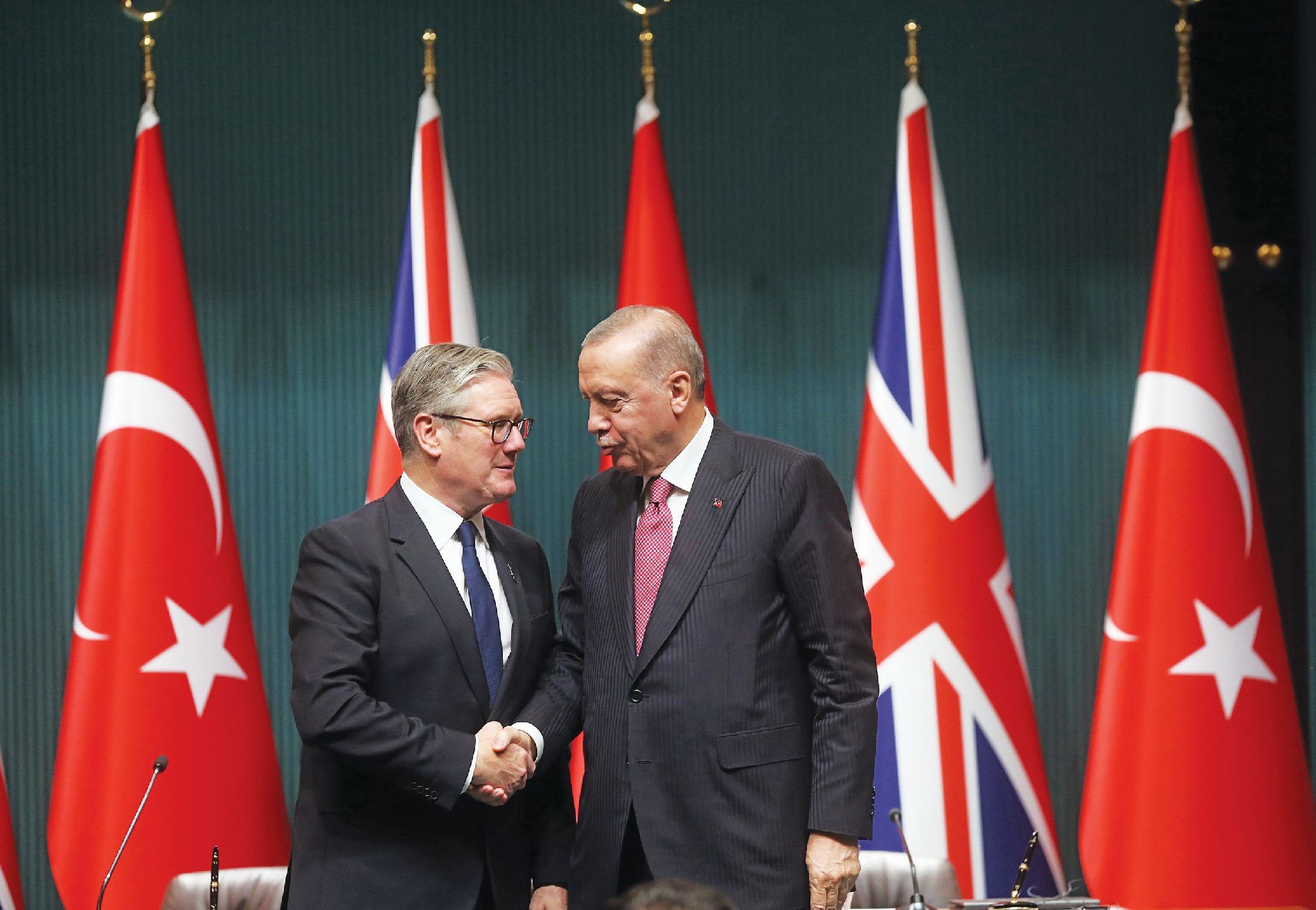 Σάββας Καλεντερίδης: «Φύλακας άγγελος» της Τουρκίας η Αγγλία