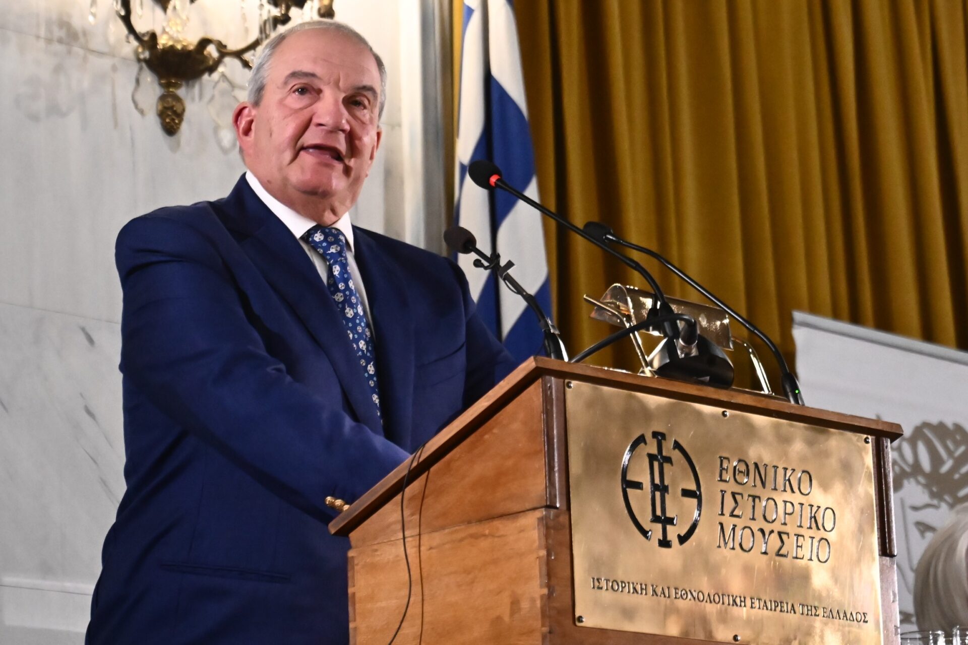 Kαμπανάκια Καραμανλή για θεσμική και εθνική κρίση