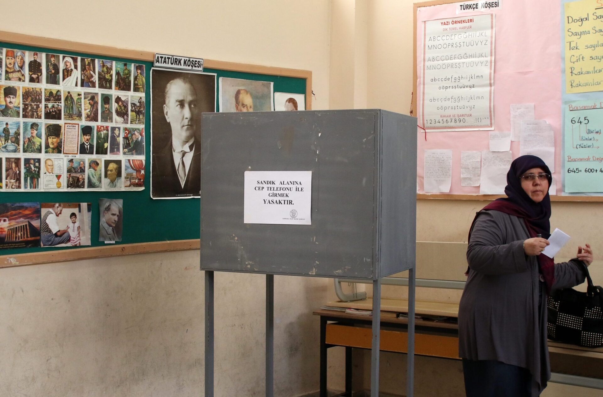 Σήμερα οι παράνομες εκλογές στο ψευδοκράτος της Κύπρου– Ποιος προηγείται από τους δύο υποψήφιους