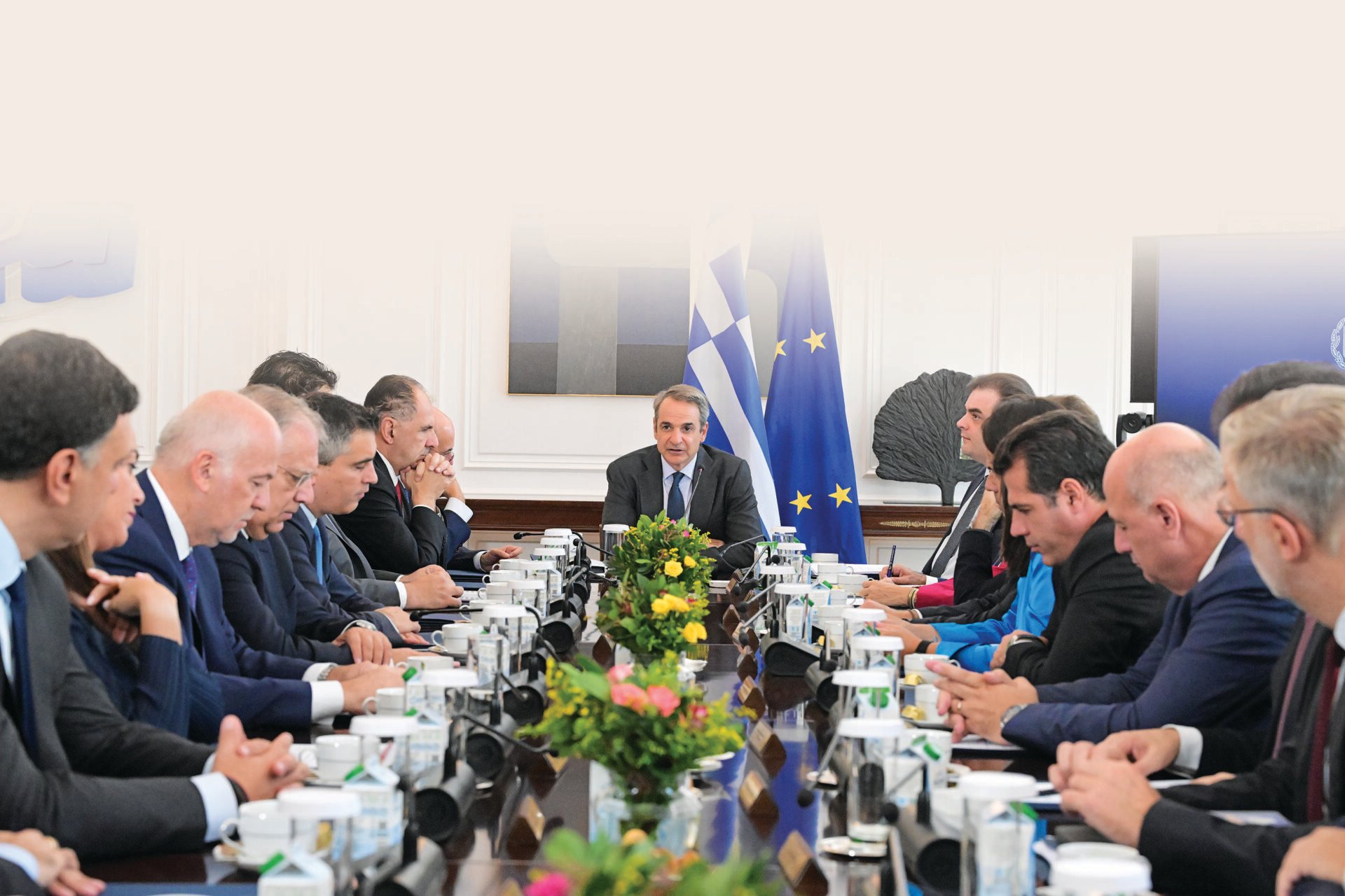 Σε βέρτιγκο η κυβέρνηση Μητσοτάκη
