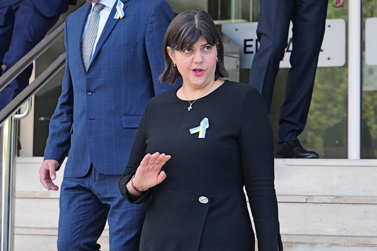 Η Κοβέσι στα τελωνεία Πειραιά για τα παράνομα κοντέινερ