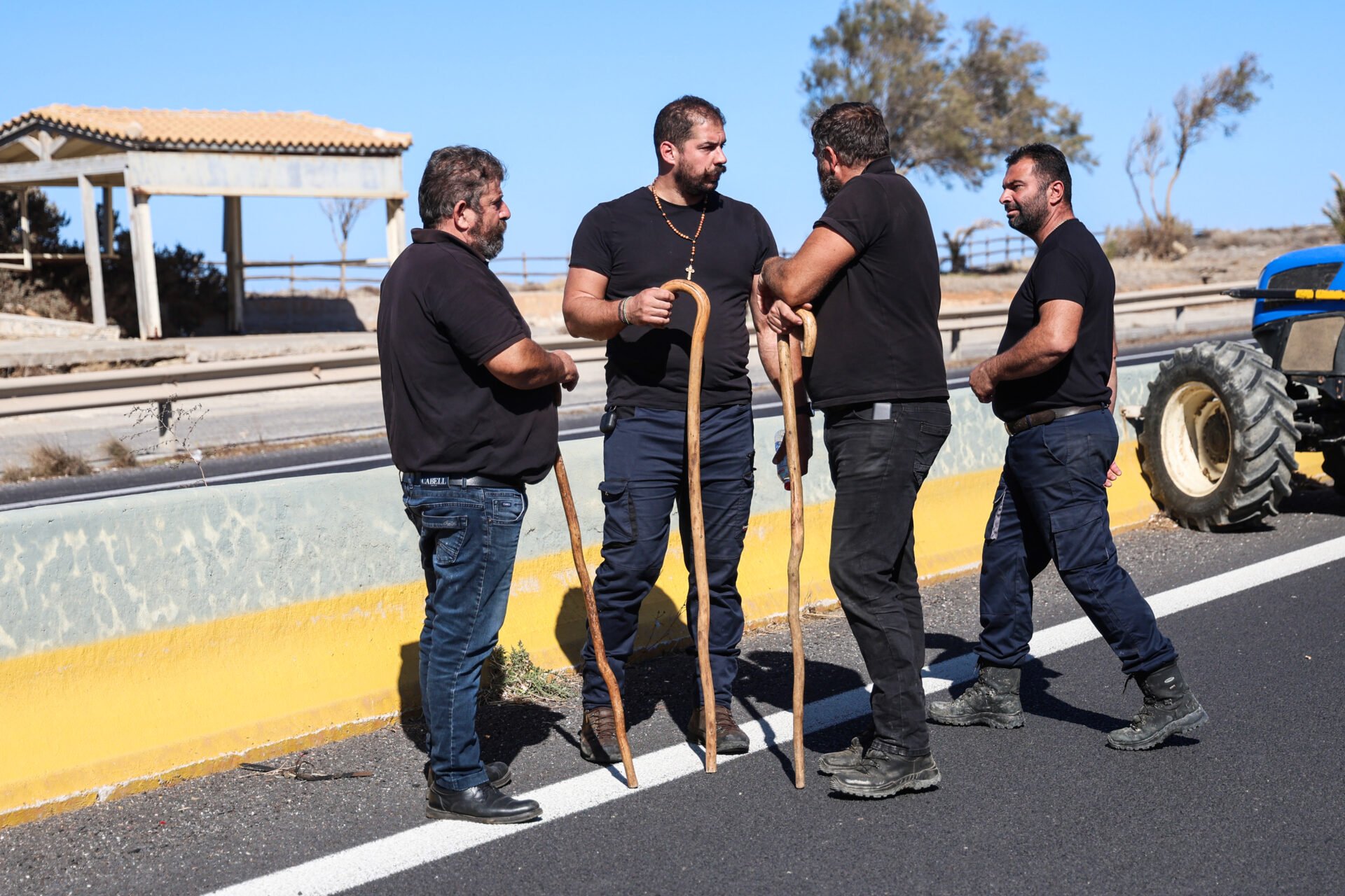 Κρήτη: Οι κτηνοτρόφοι παραμένουν για δεύτερη μέρα στο μπλόκο του ΒΟΑΚ (βίντεο)