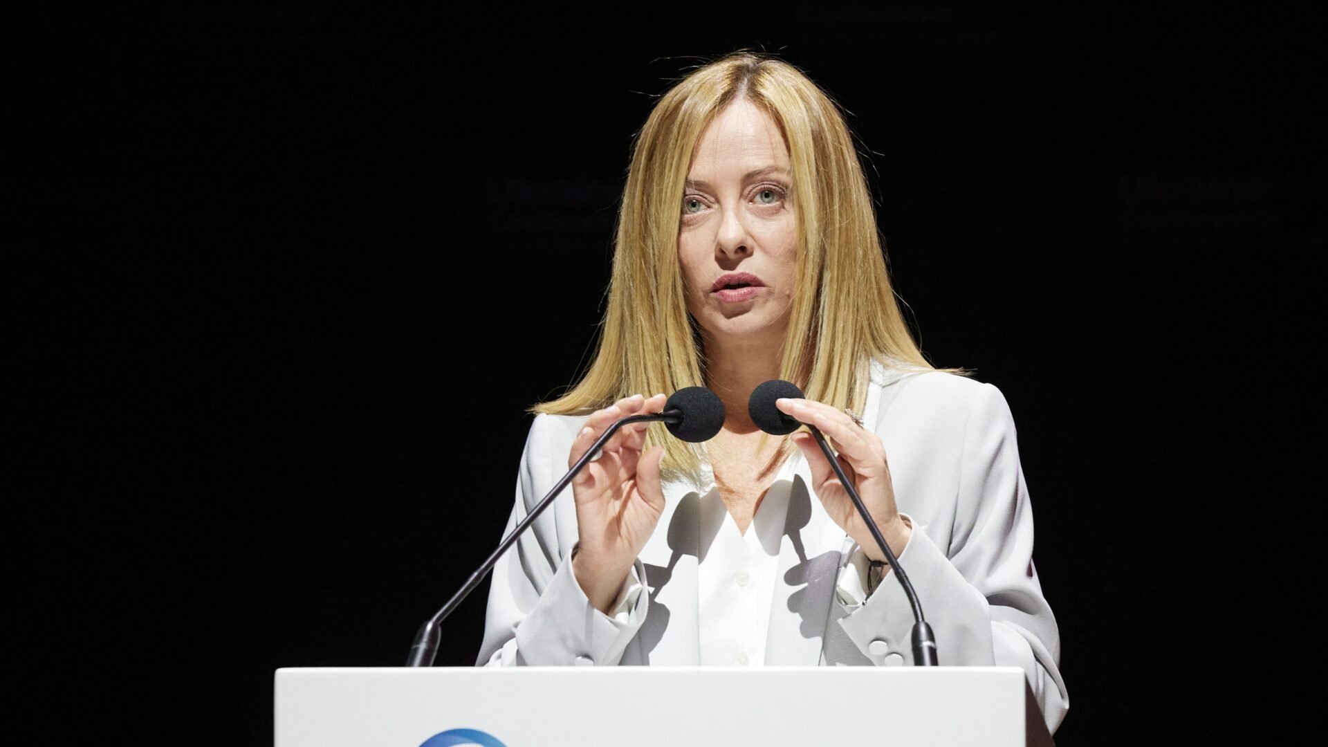 Η Μελόνι απαντά στη Σλάιν: «Ντροπή να διαδίδεις ψεύδη για τη χώρα σου»