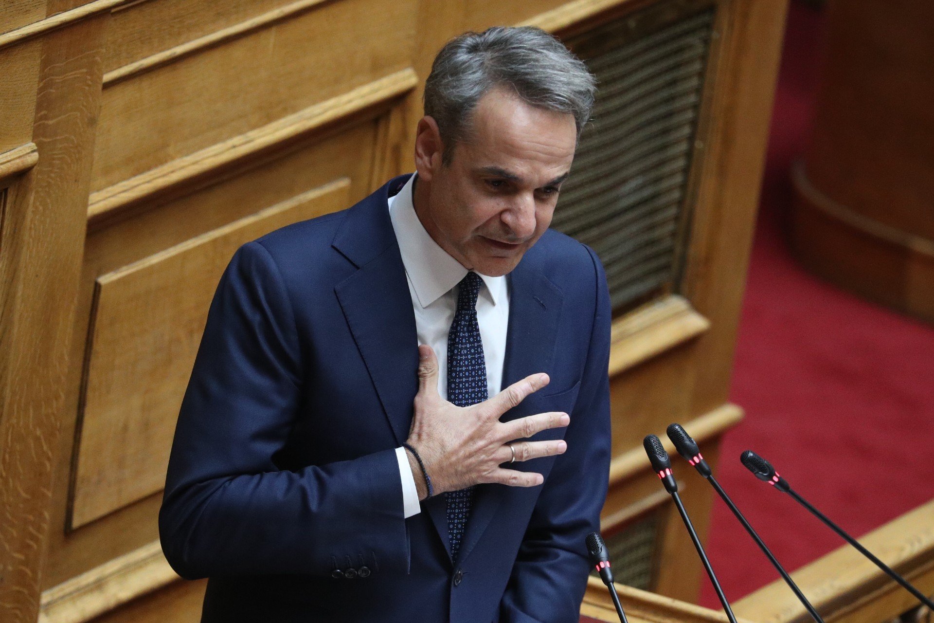 Εκτός ελέγχου ο Μητσοτάκης: Πρόσβαλλε τον κοινοβουλευτισμό και την… κοπάνησε από τη Βουλή (βίντεο)
