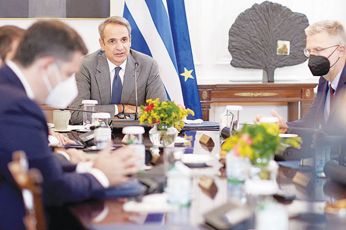 Ο Μητσοτάκης εξακολουθεί να πουλάει… τρέλα και να το παίζει εξυγιαντής