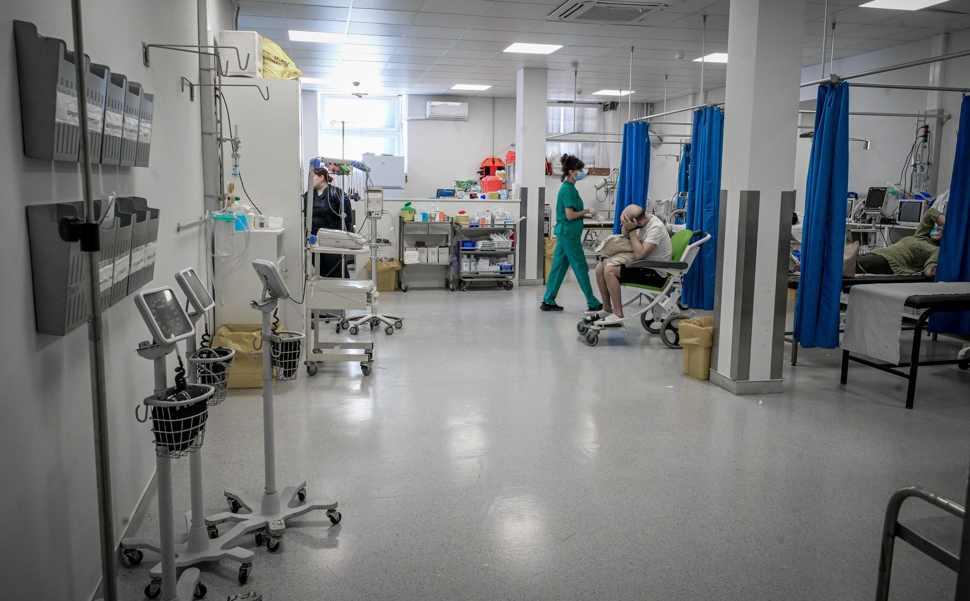 Ανάπηρη γυναίκα περίμενε στα Επείγοντα 4,5 ώρες: Η ντροπιαστική απάντηση του Θεμιστοκλέους!