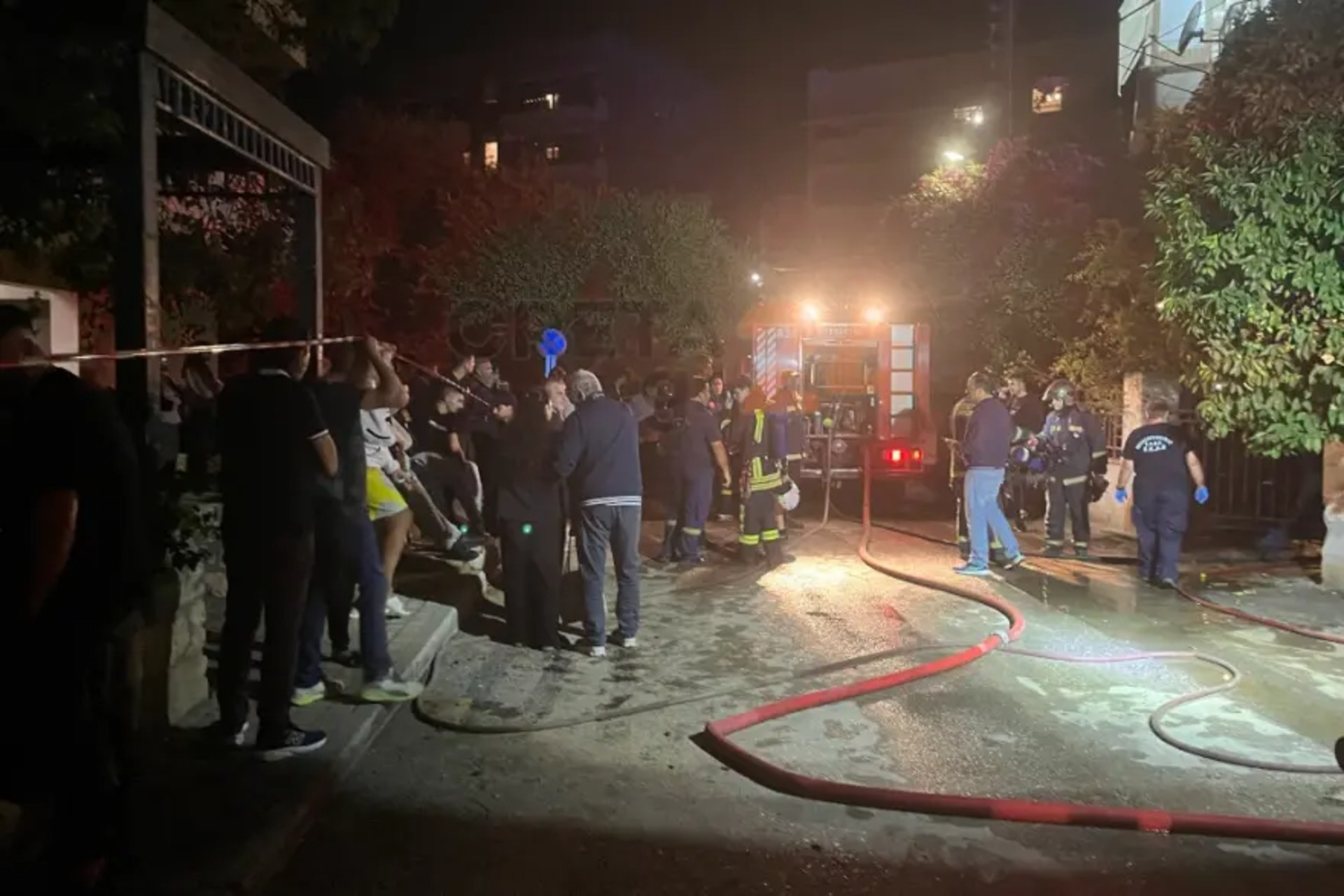 Οικογενειακή τραγωδία στο Ηράκλειο: Ο γιος έβαλε φωτιά και έκαψε τη μητέρα και το θείο του – Μετά πήδηξε από το μπαλκόνι (βίντεο)