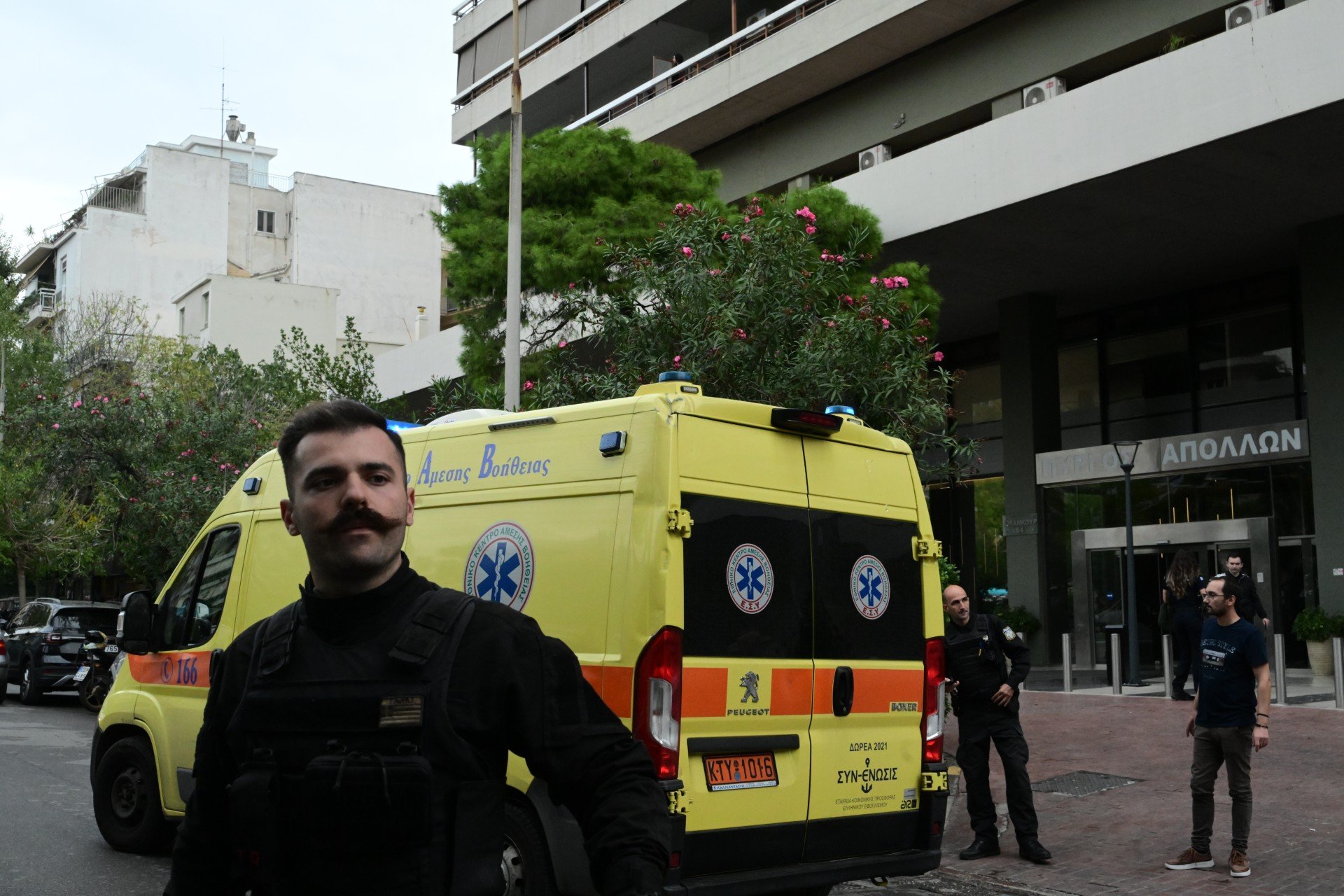 Πυκνώνει το μυστήριο: Ο 44χρονος θα γινόταν πατέρας για δεύτερη φορά, δέχτηκε κλήση και «βούτηξε» στο κενό από τον Πύργο Απόλλων