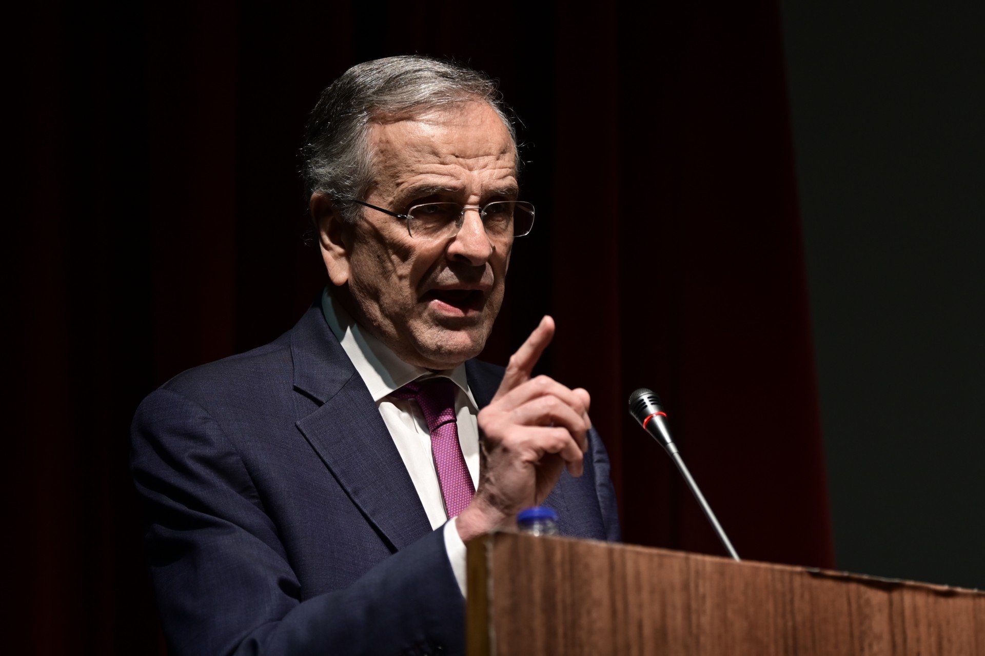 Σε… βαθιά κατάψυξη οι σχέσεις τους: Δεν πήγε τελικά ο Σαμαράς στην εκδήλωση Στυλιανίδη με Μητσοτάκη