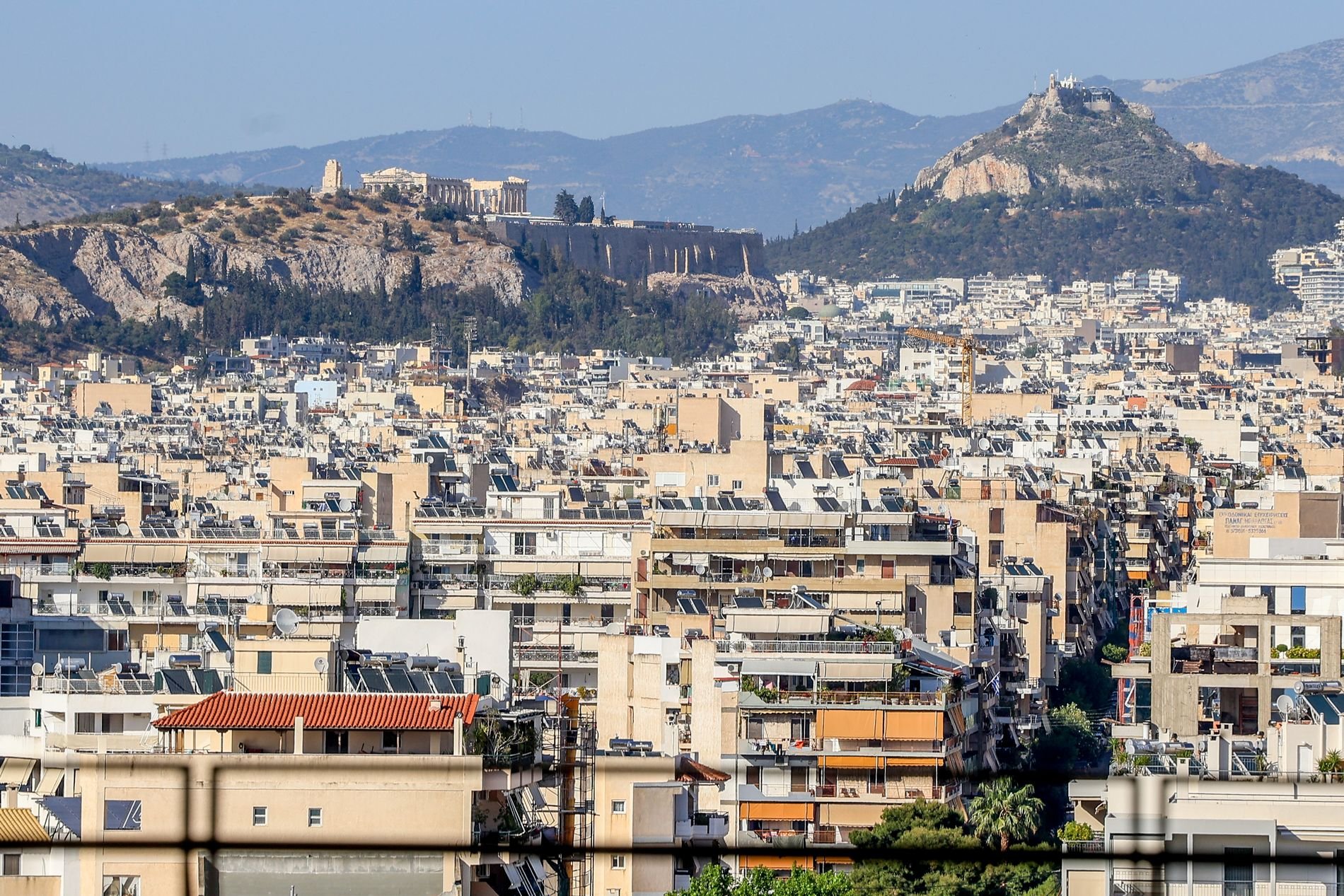 «Εφιάλτης» η αγορά κατοικίας στην Ελλάδα: Απαιτούνται μισθοί...14 ετών