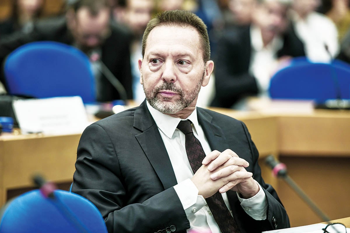 Έρευνα Δημοκρατίας, μέρος 10o: Βάζει πλάτη στην απληστία των τραπεζών!