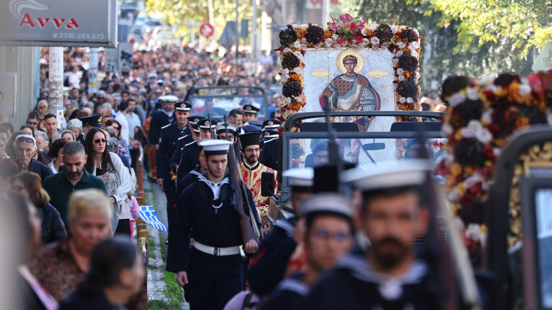 Θεσσαλονίκη: Ποτάμι πιστών στη λιτανεία του Αγίου Δημητρίου