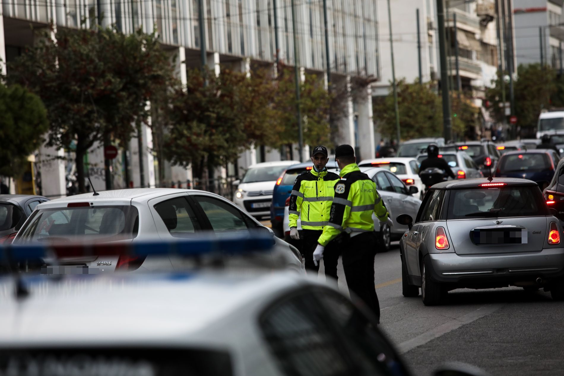 Στις 11:00 οι μαθητικές παρελάσεις: Σε ισχύ κυκλοφοριακές ρυθμίσεις – Ποιοι δρόμοι κλείνουν σε Αθήνα και Πειραιά