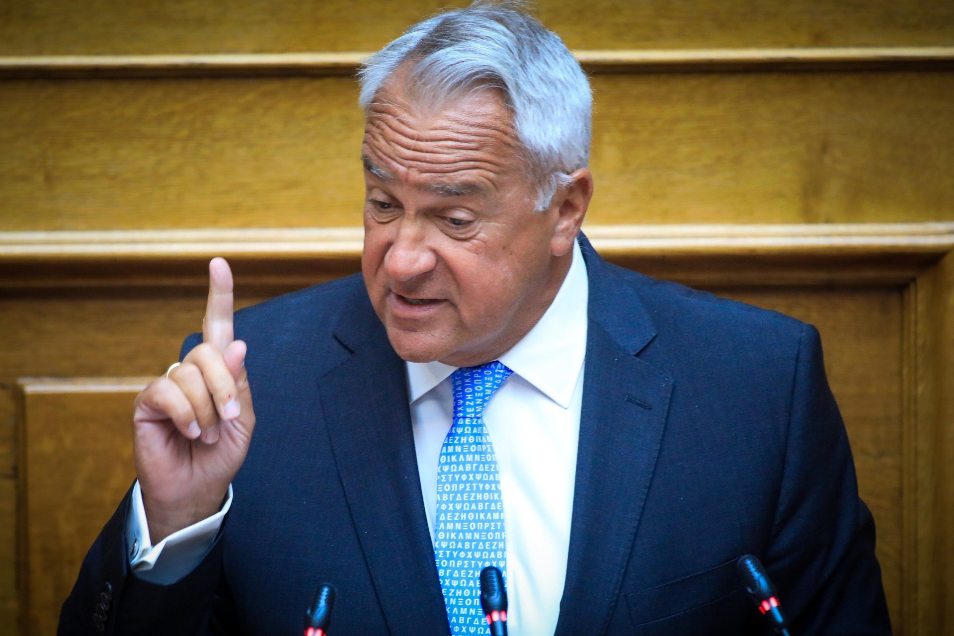 Συνεχίζει να κουνάει το δάχτυλο ο Βορίδης: «Ποιες παρανομίες; – Δεν έχει αποδείξεις ο Βάρρας»