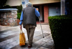 Δημογραφική κατάρρευση βλέπει ο ΟΟΣΑ: Η Ελλάδα χάνει 2 εκατ. εργαζόμενους έως το 2050 (βίντεο)