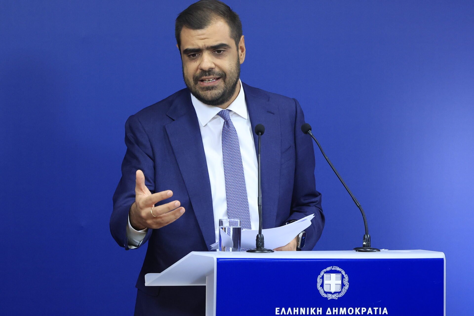 Μαρινάκης: Δεν θα κάνουμε πίσω, τα ΕΛ.ΤΑ. θα κλείσουν – Κοροϊδία και αναβολή στη Βουλή μετά την παραίτηση Σκλήκα