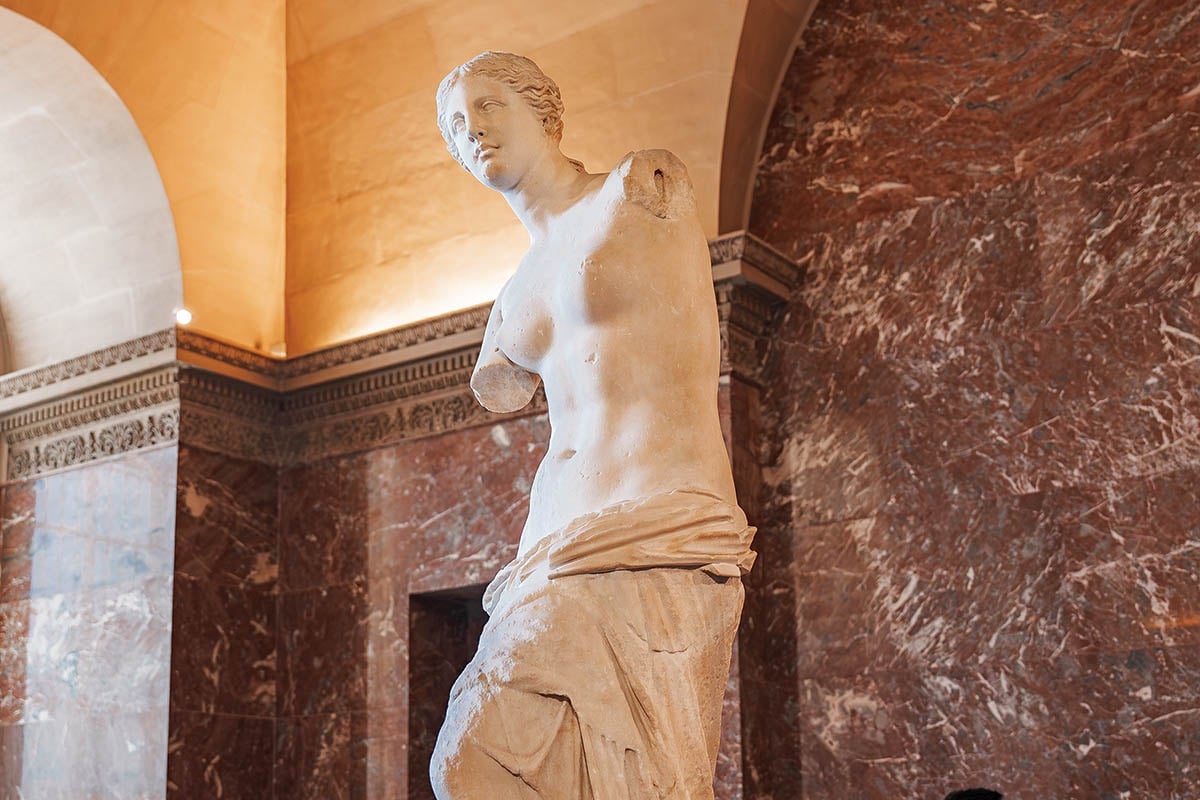 Η χώρα της Μαρέβας και της μπουγάτσας των 8 ευρώ