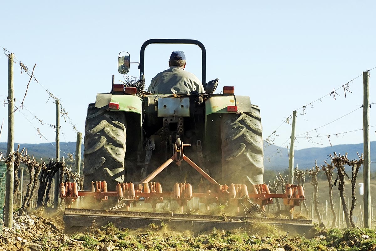 Κυβερνητικές κωλοτούμπες, καθημερινά παράλογα και το ελληνικό χιούμορ που μάς σώζει