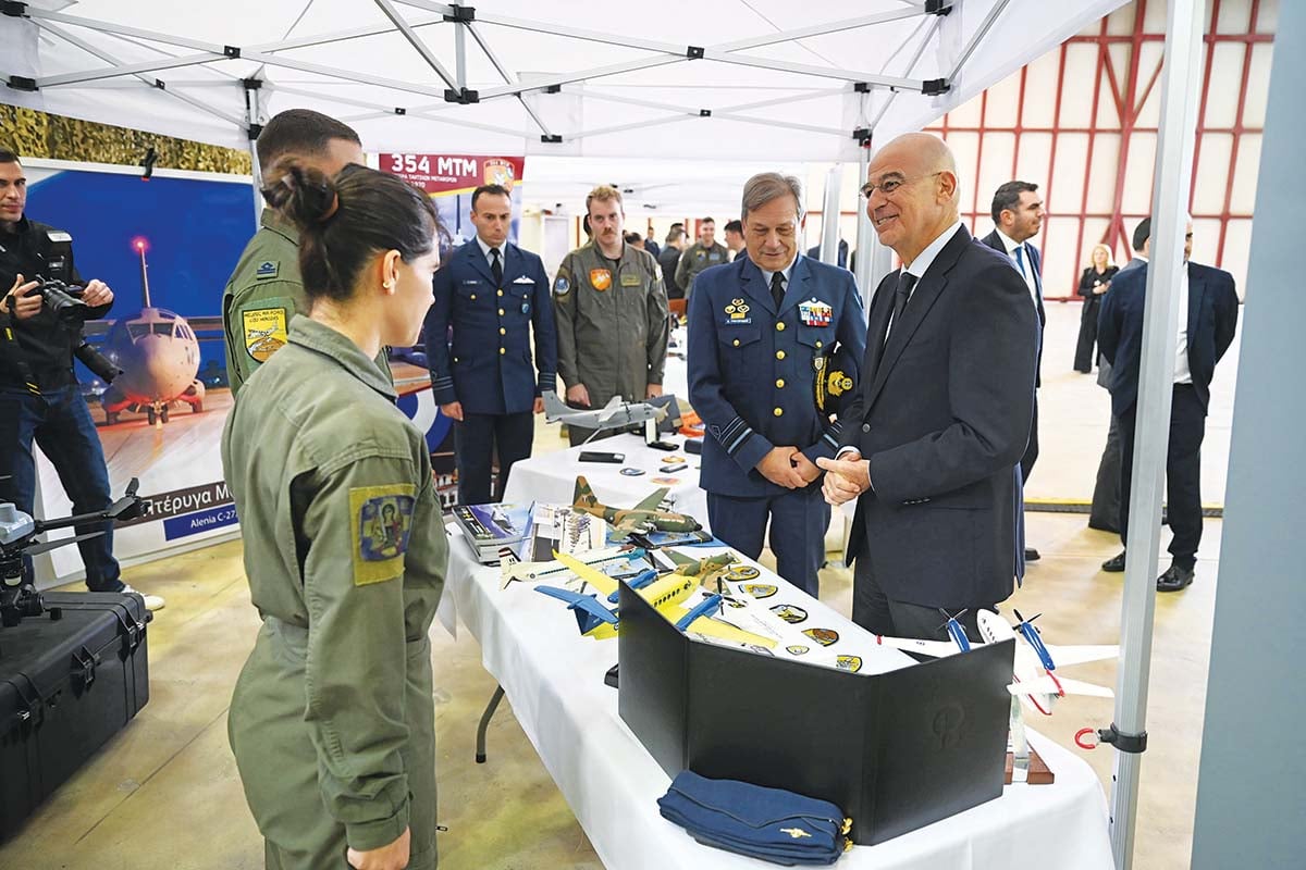 Αγορά νέων αεροσκαφών προανήγγειλε ο Δένδιας
