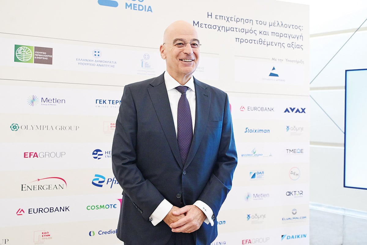 Στοιχεία-σοκ από Δένδια: 35.500 αστράτευτοι και 38.990 ανυπότακτοι Ελληνες