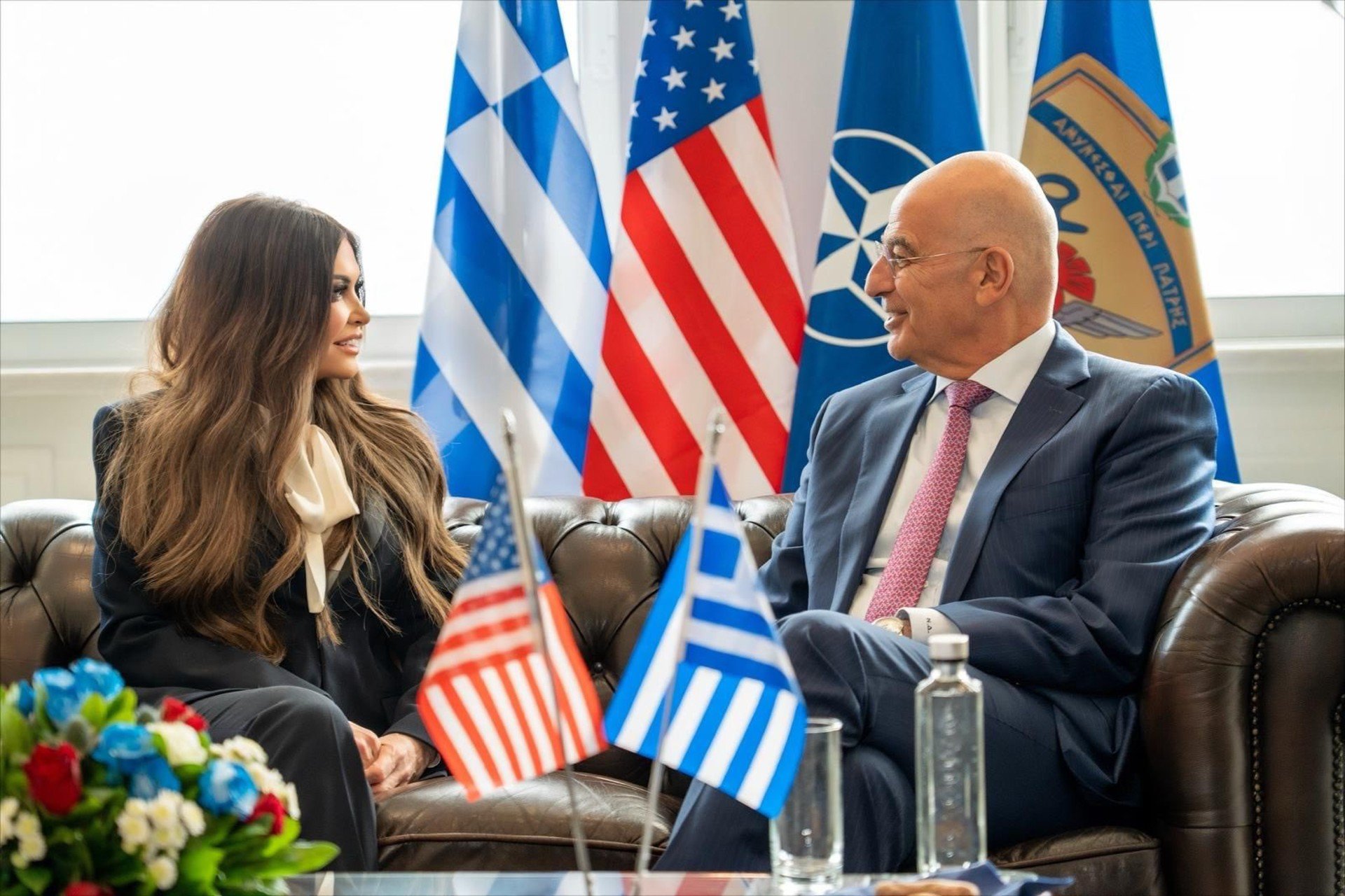 Γκίλφοϊλ μετά την συνάντηση με τον Δένδια: Ο Χέγκσεθ ενέκρινε την ένταξη της Ελλάδας στο Πρόγραμμα Εταιρικής Σχέσης των ΗΠΑ