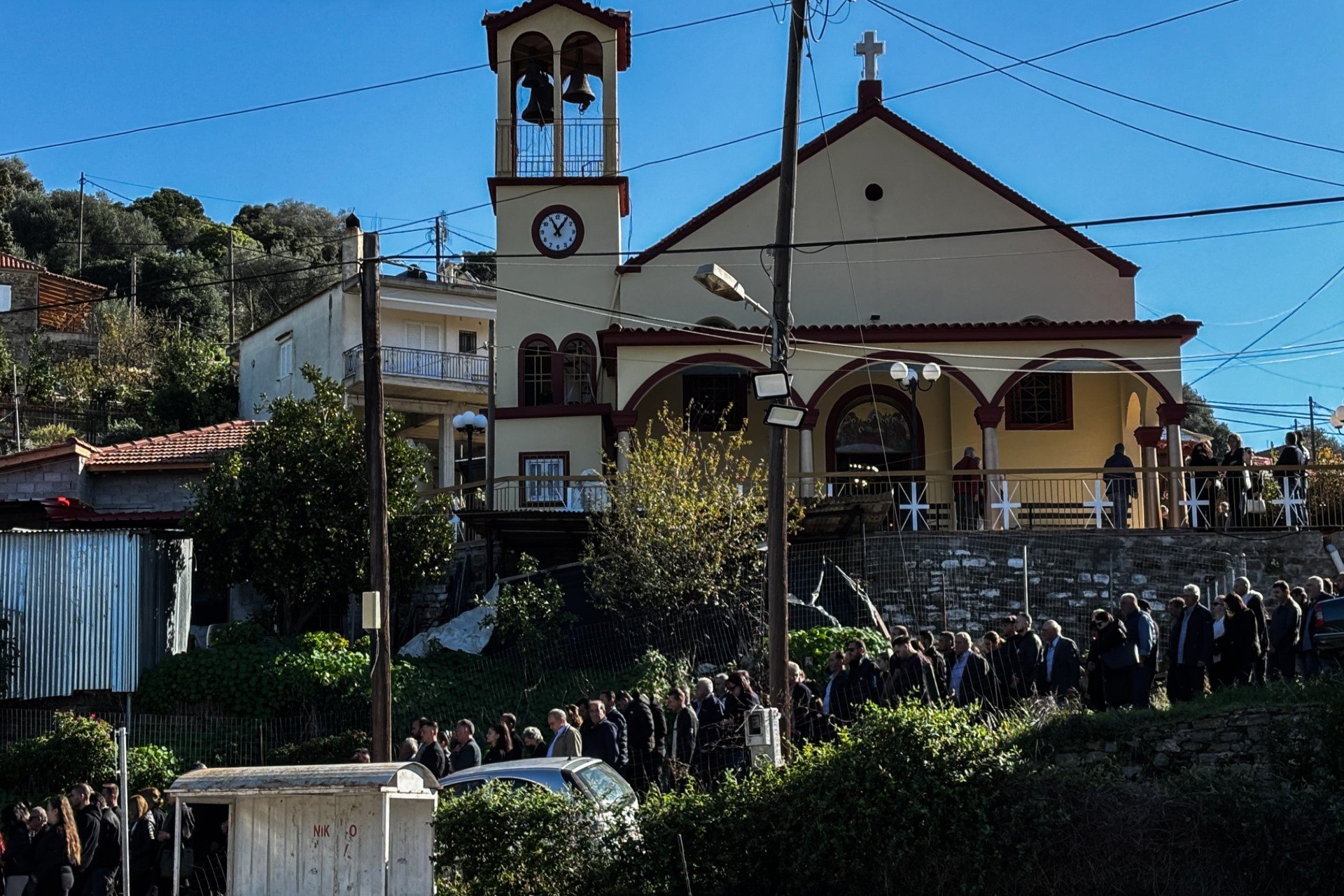 Mάρτυρας για το νεκρό 3χρονο στην Αχαΐα: «Έκαναν βόλτες με γουρούνα και πέσανε από τη μάντρα» (βίντεο)