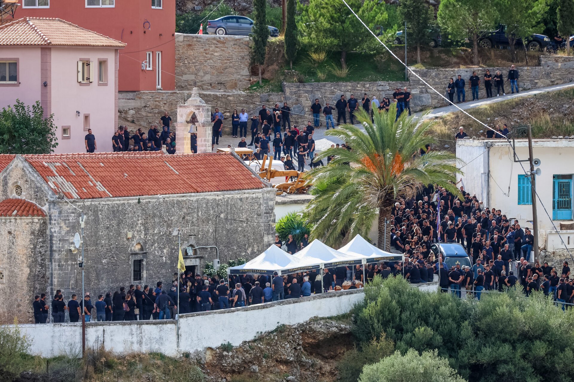 Ολοκληρώθηκε η κηδεία του 39χρονου Φανούρη στα Βορίζια: Φόβοι τώρα για νέο αιματοκύλισμα