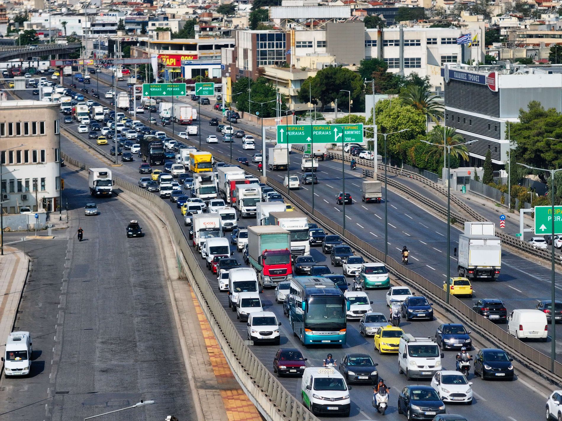 Απέραντο πάρκινγκ σήμερα η Αττική με μποτιλιάρισμα και καθυστερήσεις – Δείτε live την κίνηση