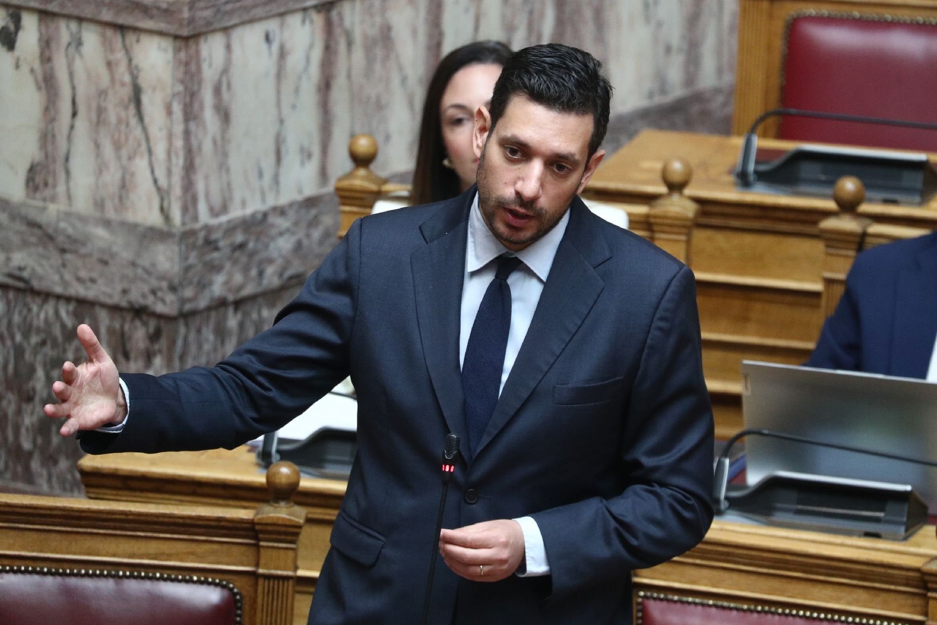 Σκάνδαλο Κτηματολόγιο: Απειλεί και υβρίζει ο Κυρανάκης με ύφος τραμπούκου – Ρεσιτάλ αλαζονείας, αντί σοβαρής απάντησης