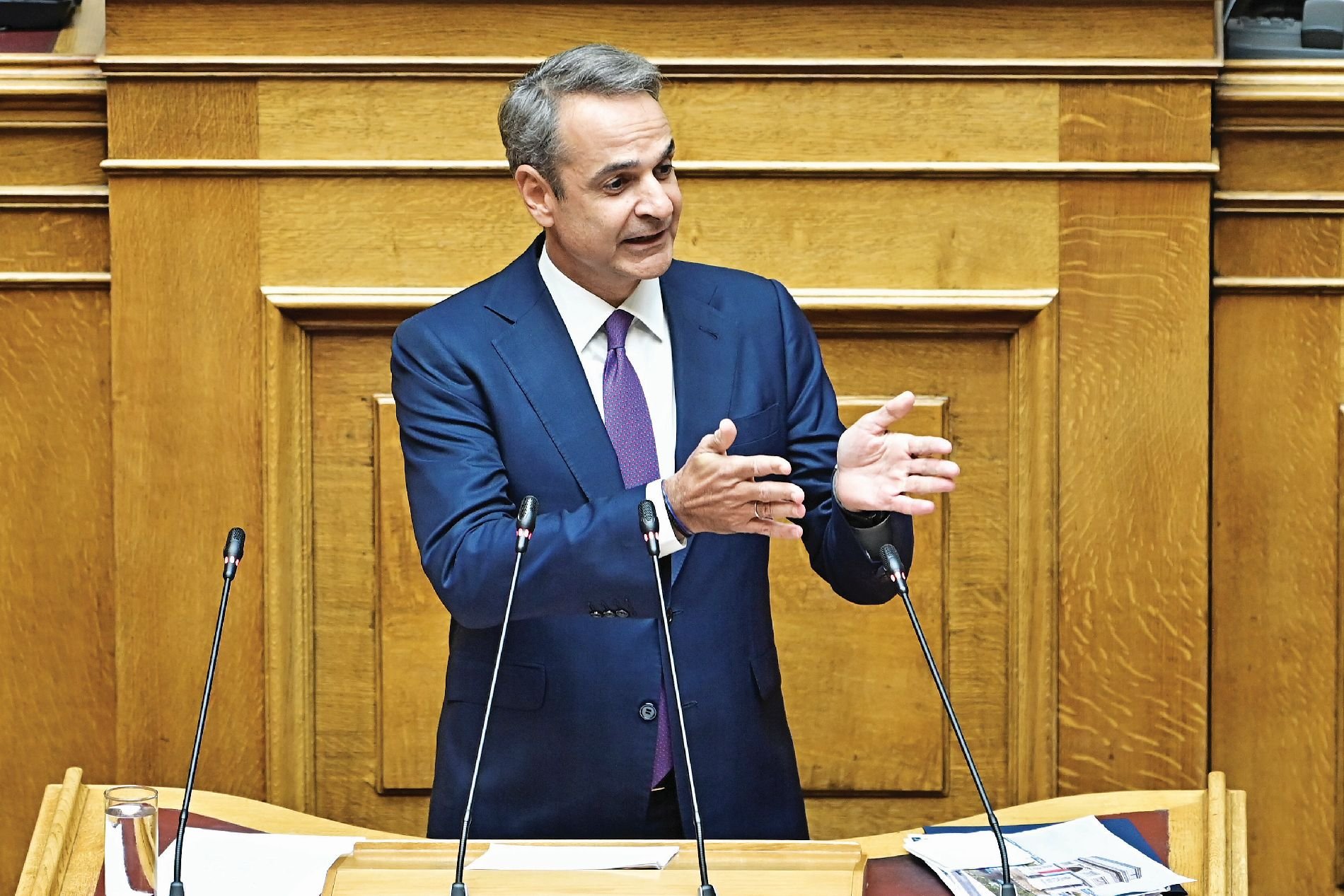 Ο άνθρωπος που σου χρωστάει σε αποφεύγει όπως ο Κυριάκος την αξιοκρατία