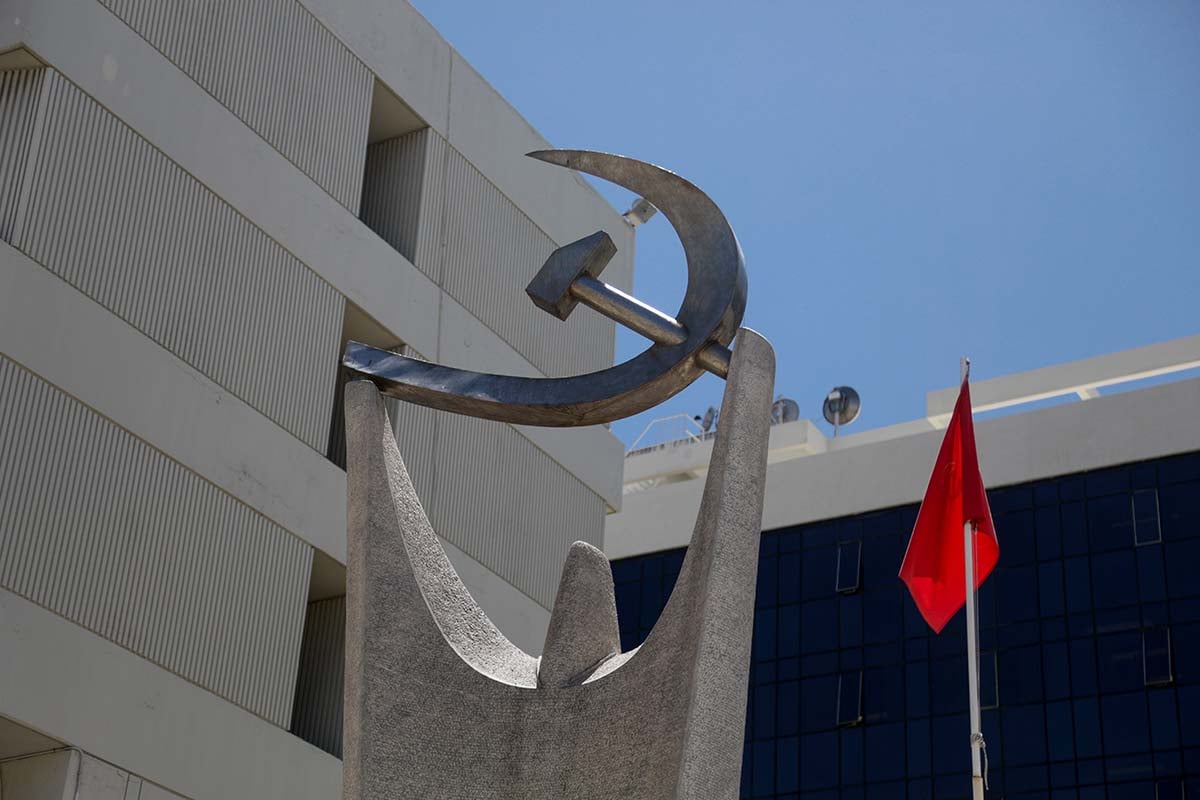 Οι «ντροπαλοί» χορηγοί του ΚΚΕ