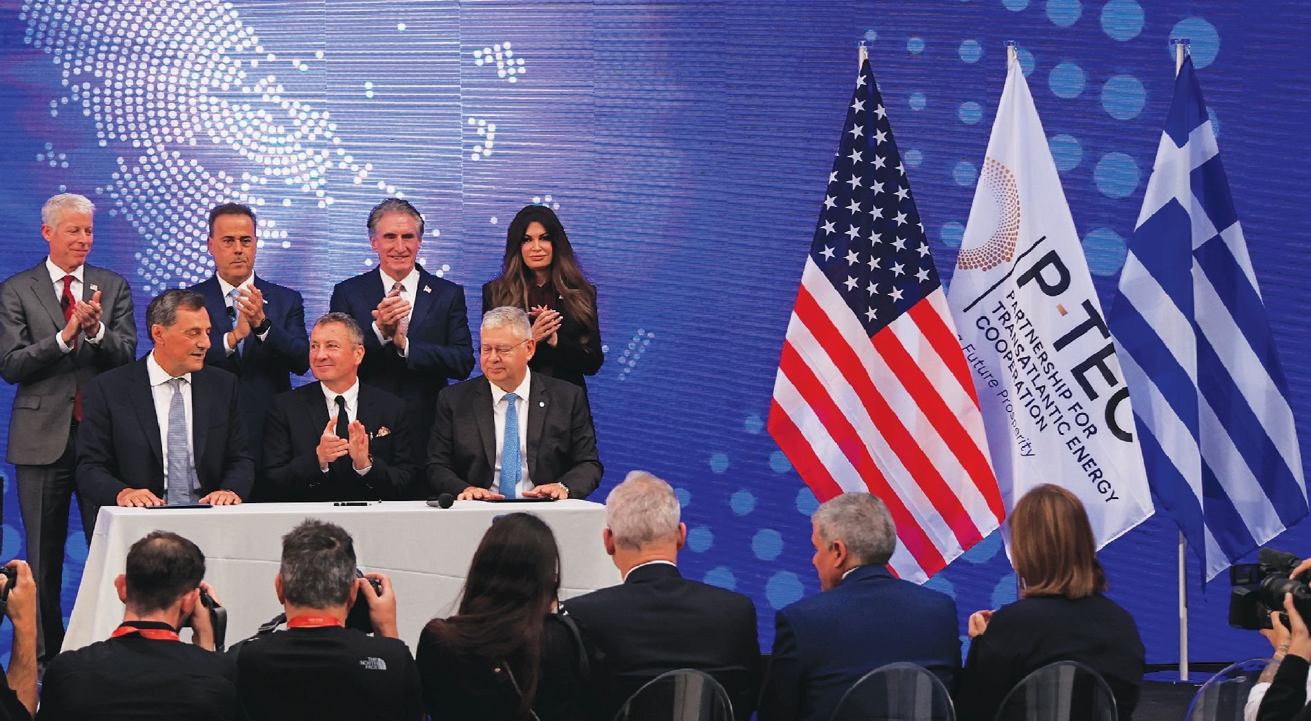 Από τις αμερικανικές βάσεις  στο αμερικανικό LNG