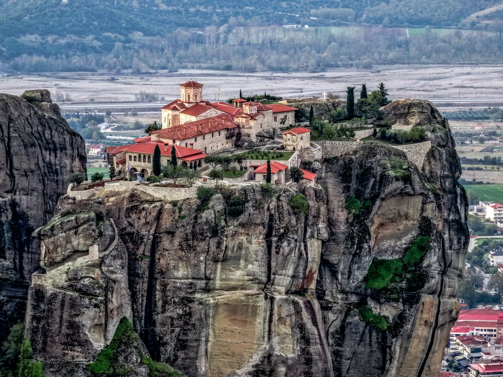 Θρησκευτικός τουρισμός στη Θεσσαλία: Ο πλούτος της Ορθοδοξίας ως πόλος έλξης για χιλιάδες επισκέπτες