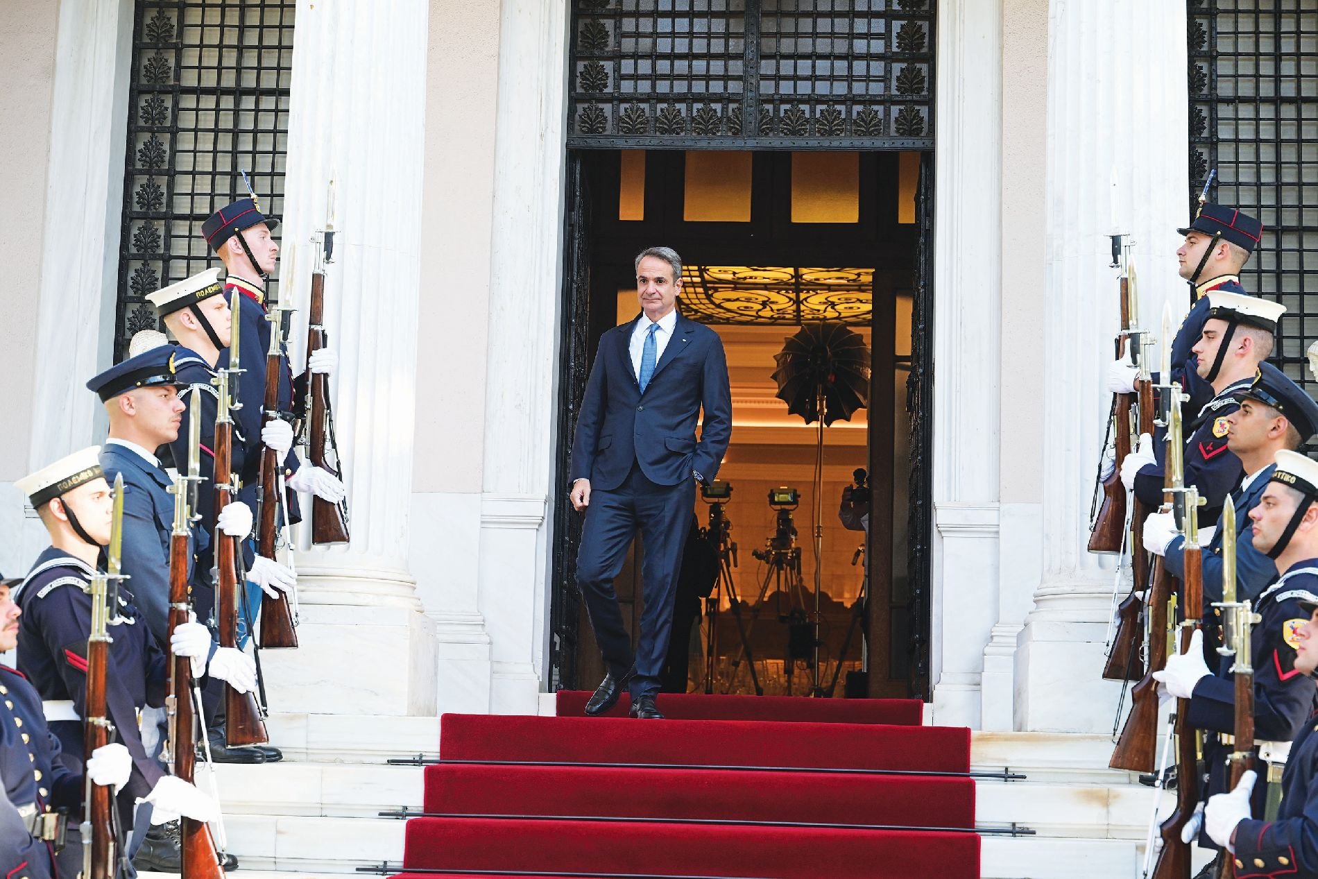 «Σπασμένο καράβι» το επιτελικό κράτος του Μητσοτάκη