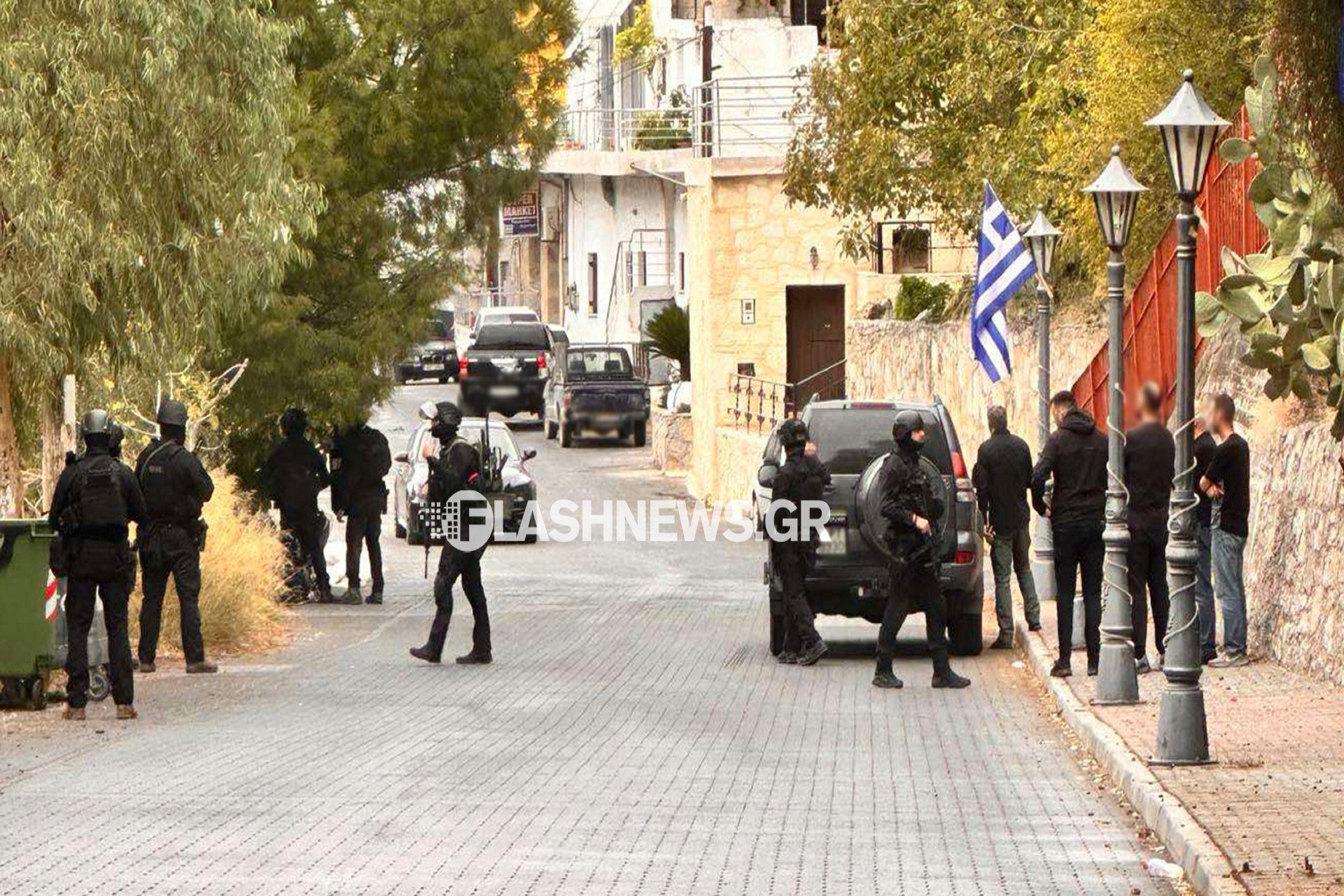 «Lockdown» στα Βορίζια: Mάχες και πυροβολισμοί στα γύρω βουνά και στο φαράγγι –  Με αγροτικά αυτοκίνητα μεταφέρουν νεκρούς και ζωντανούς