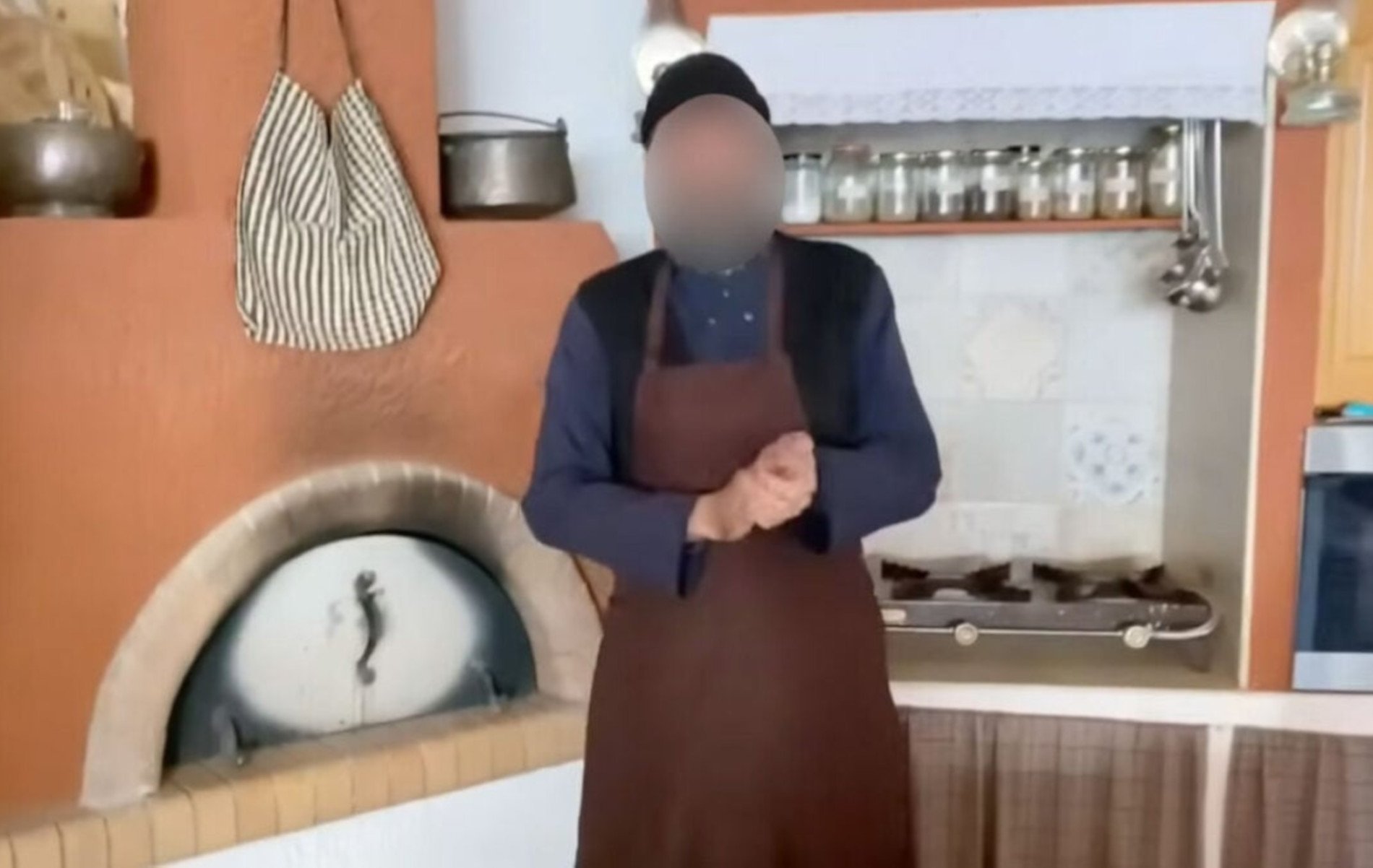 YouTuber και πρώην μοντέλο: Ο 46χρονος “Αρχιεπίσκοπος” που συνελήφθη για διακίνηση ναρκωτικών (βίντεο)