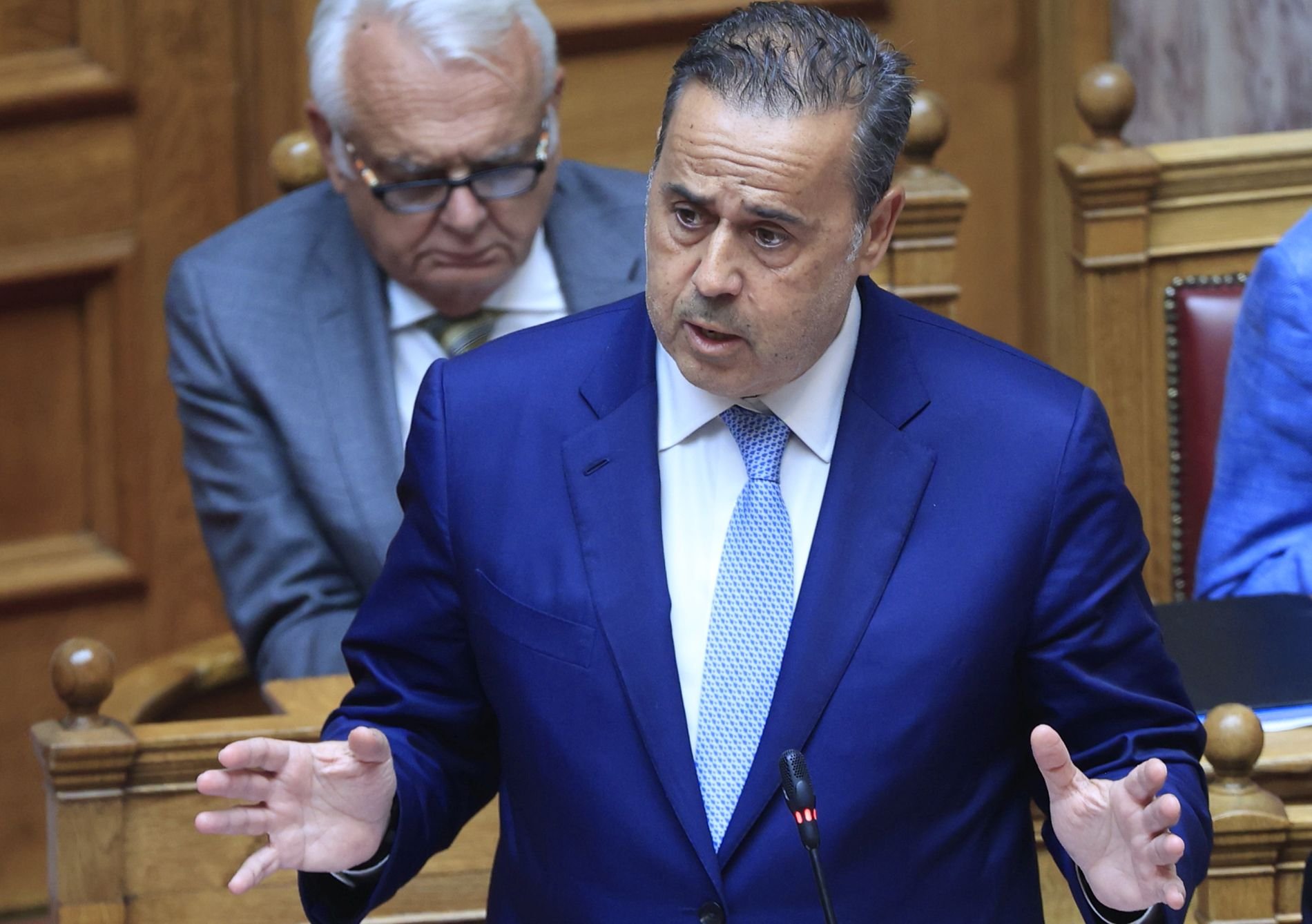 «Γαλάζια» ανταρσία για την ακρίβεια στο ρεύμα: 11 βουλευτές «καρφώνουν» τον Παπασταύρου