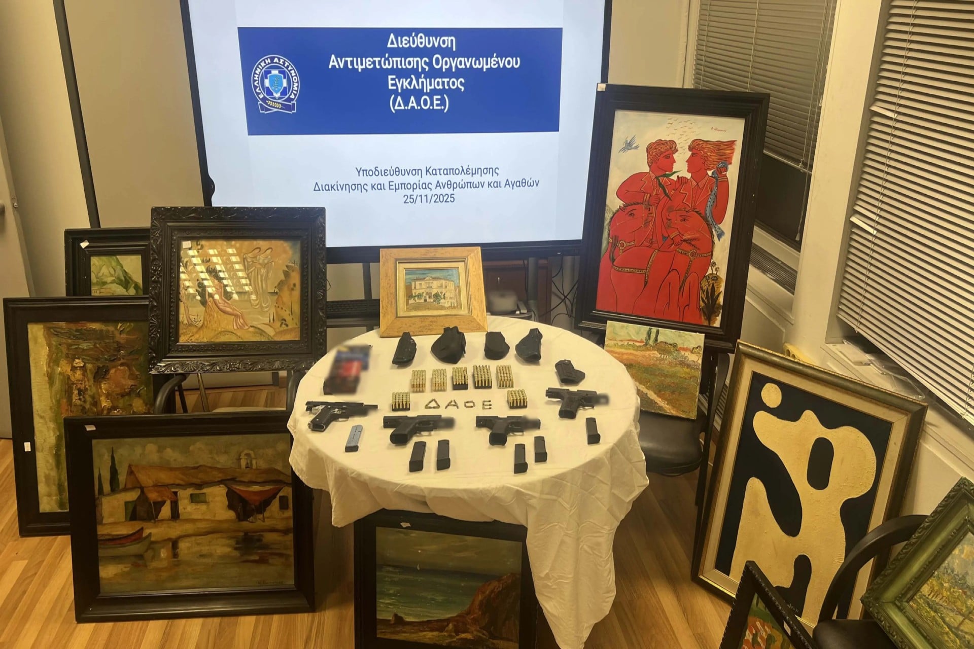 Πολύ γνωστός ο 57χρονος δικηγόρος που συνελήφθη για τους πλαστούς πίνακες – Υπήρξε και καθηγητής στην ΕΛ.ΑΣ.