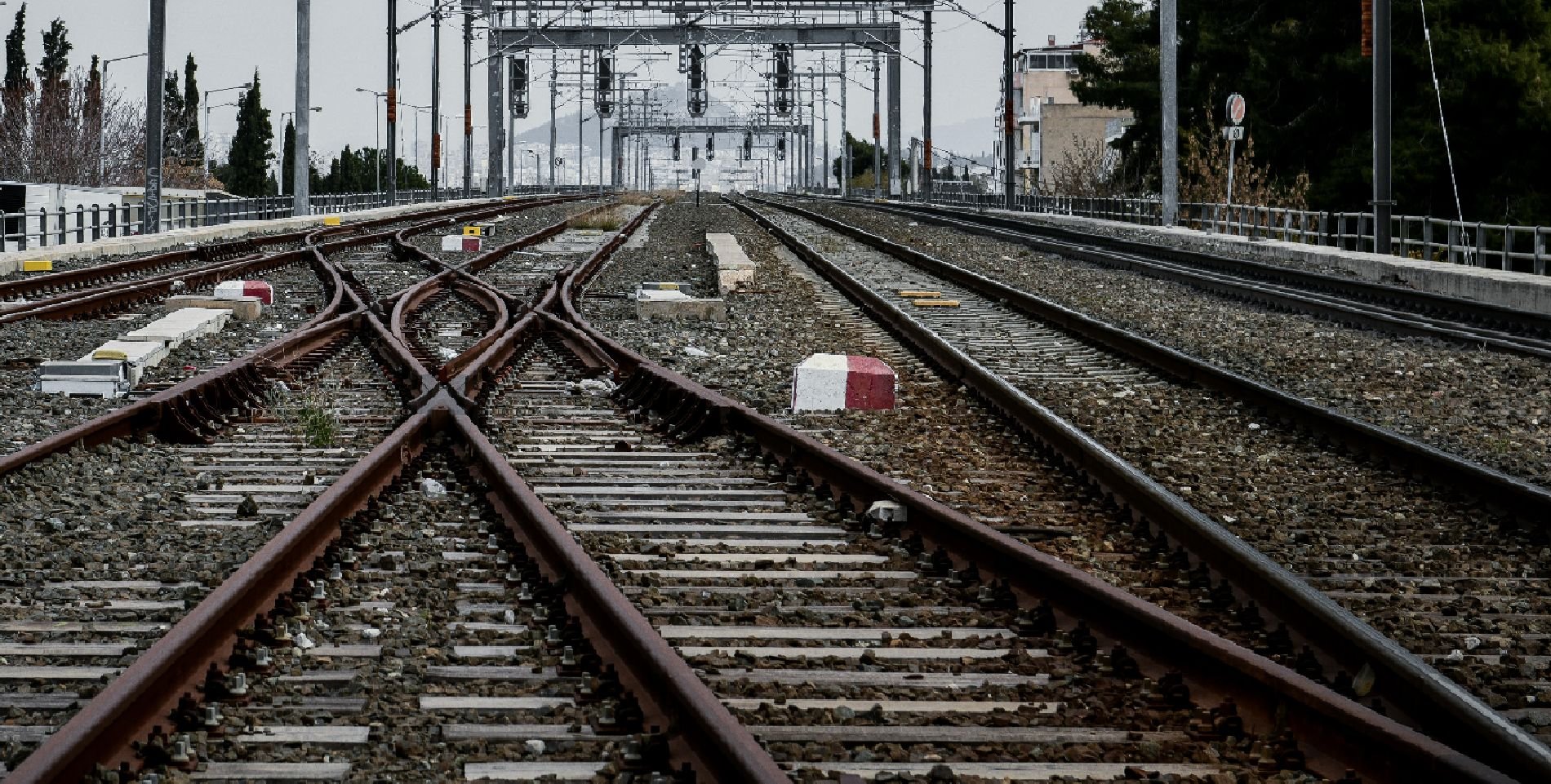 Η ΡΑΣ ξεμπροστιάζει τον ΟΣΕ: «Καμπάνα» 1 εκατ. ευρώ για ελλιπή εκπαίδευση 2,5 χρόνια μετά τα Τέμπη