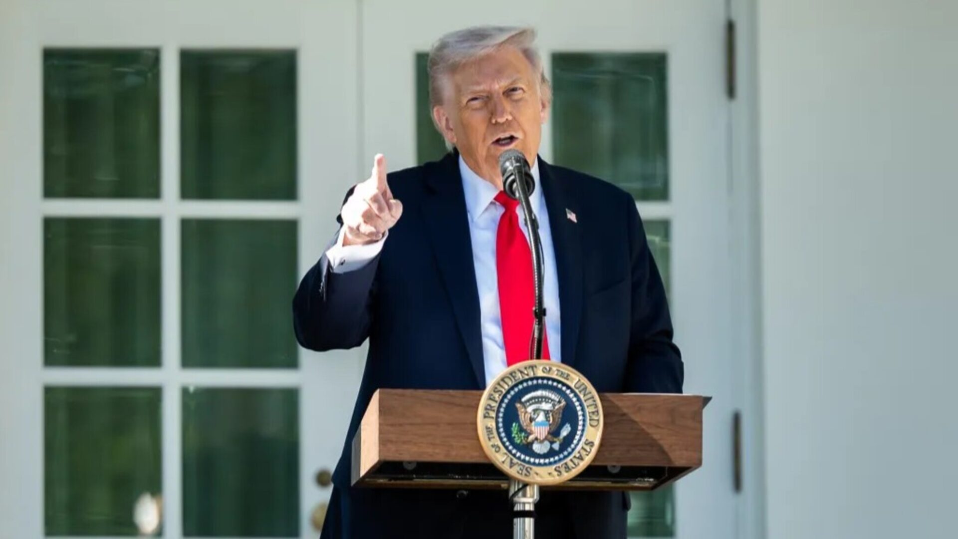 Ο Τραμπ απειλεί με πόλεμο τη Νιγηρία για τις σφαγές Χριστιανών